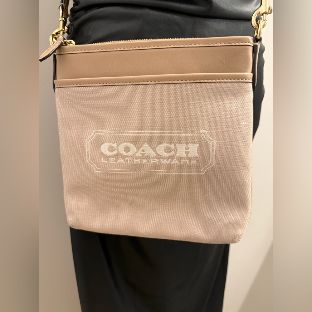 Coach Badge Jacquard Kitt Crossbody messenger Chalk Taupe smooth leather
